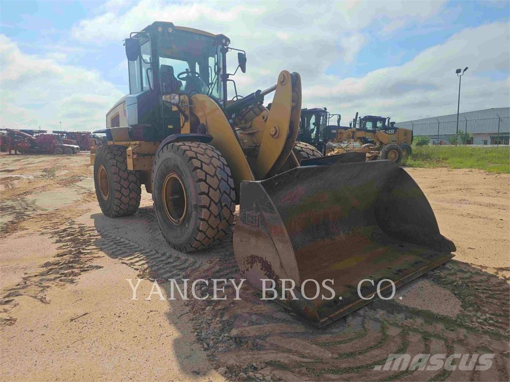 CAT 926M Фронтальные погрузчики