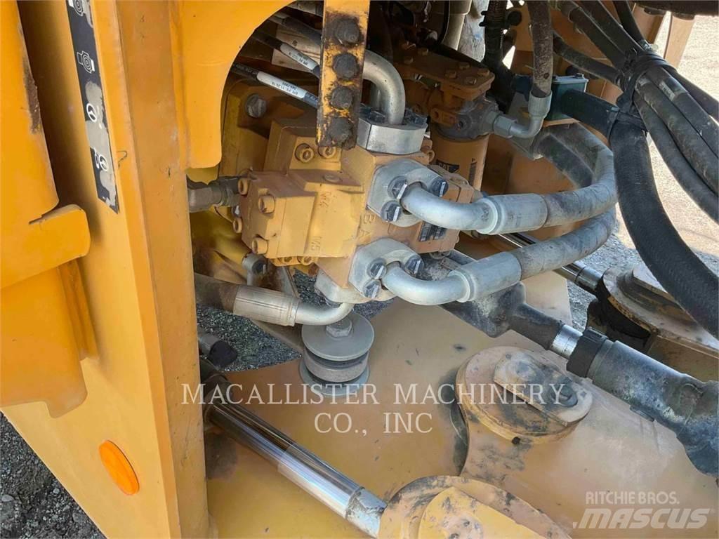CAT 926M Фронтальные погрузчики