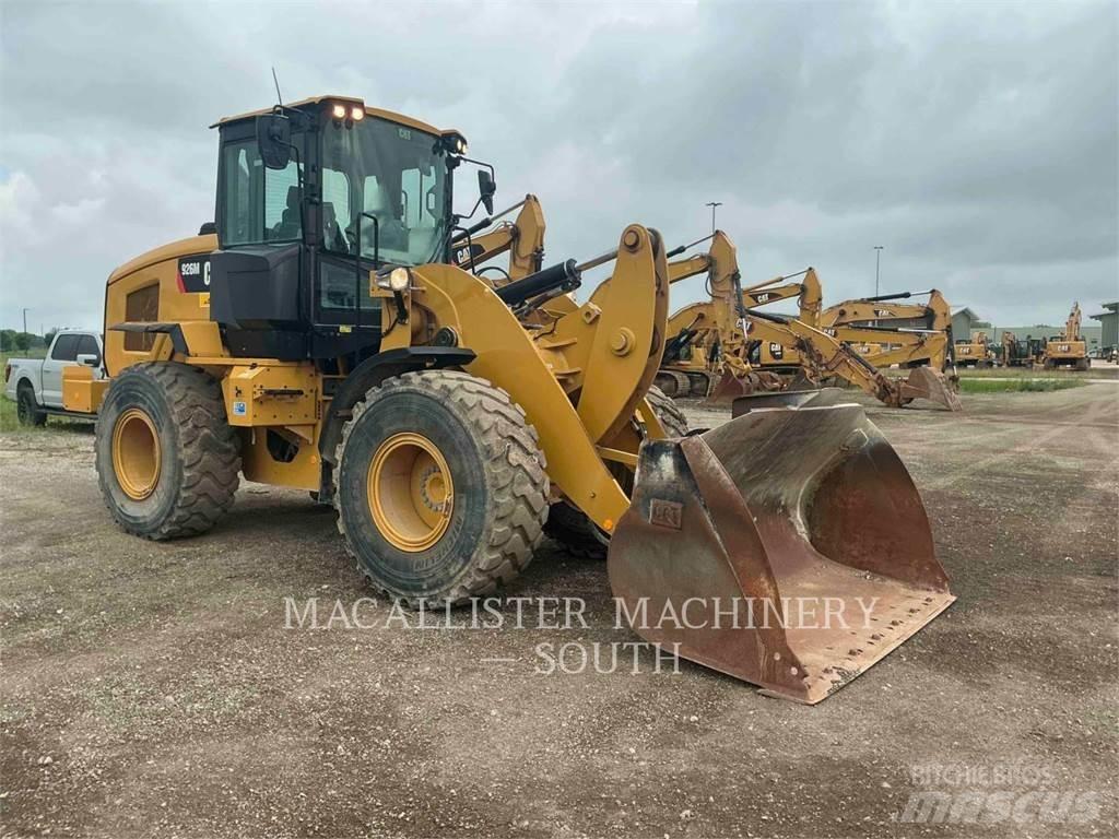CAT 926M Фронтальные погрузчики