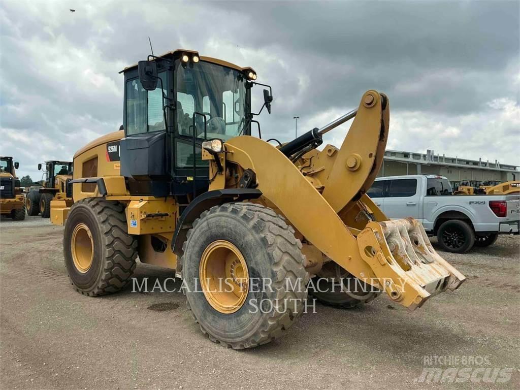 CAT 926M Фронтальные погрузчики
