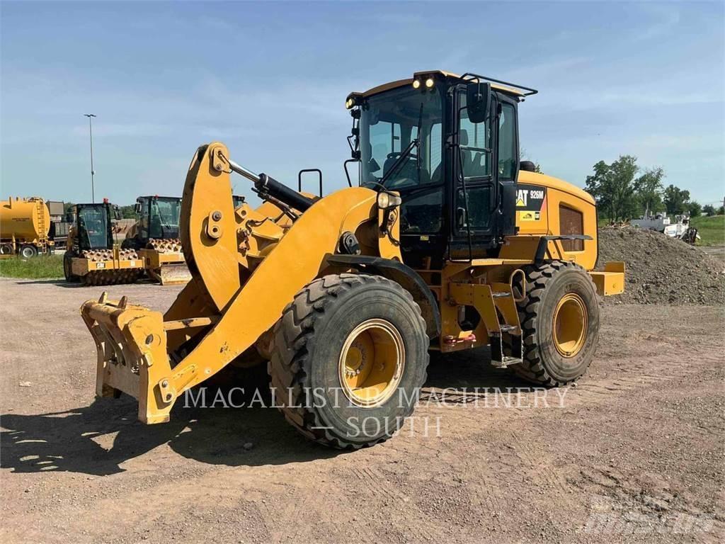 CAT 926M Фронтальные погрузчики