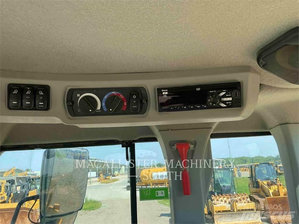 CAT 926M Фронтальные погрузчики