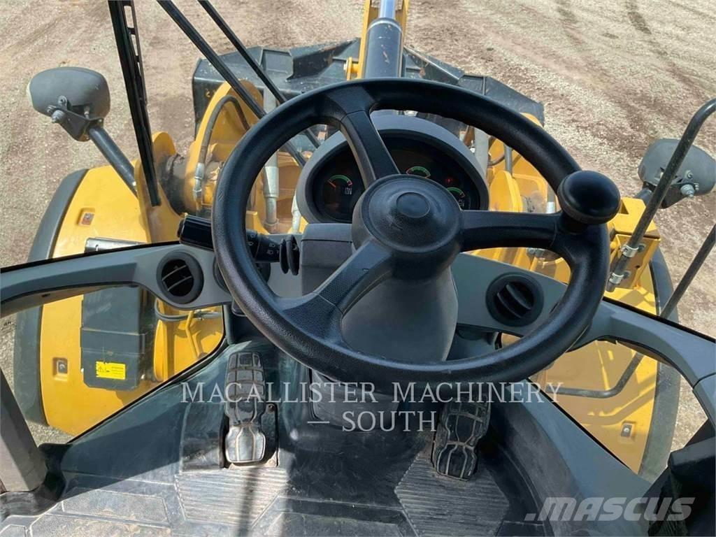 CAT 926M Фронтальные погрузчики