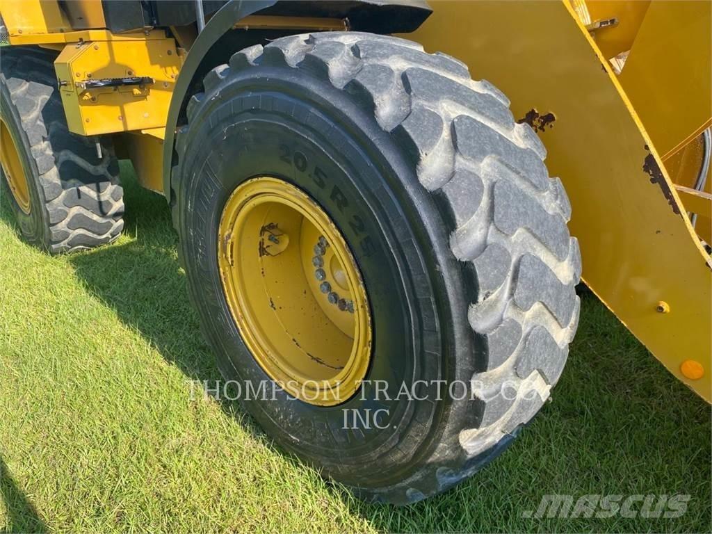 CAT 926M Фронтальные погрузчики