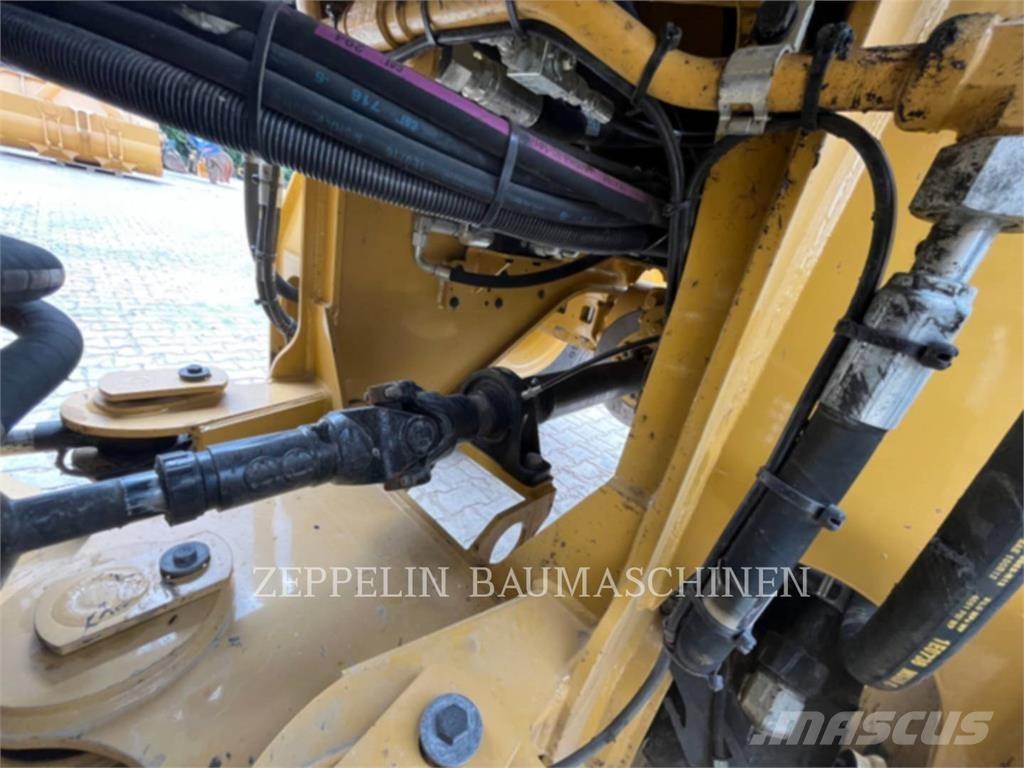 CAT 926M Фронтальные погрузчики
