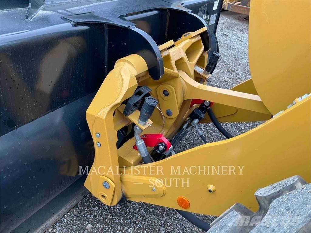 CAT 926M Фронтальные погрузчики