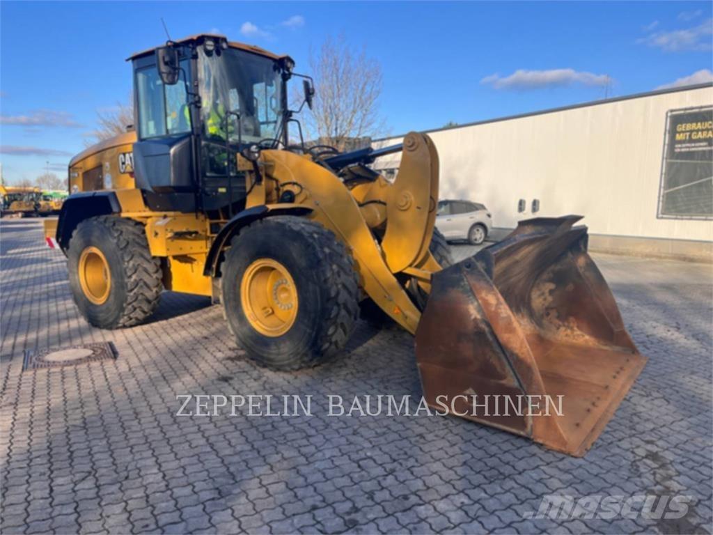 CAT 926M Фронтальные погрузчики