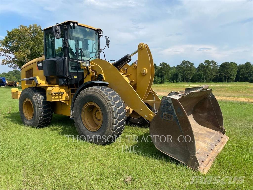 CAT 926M Фронтальные погрузчики