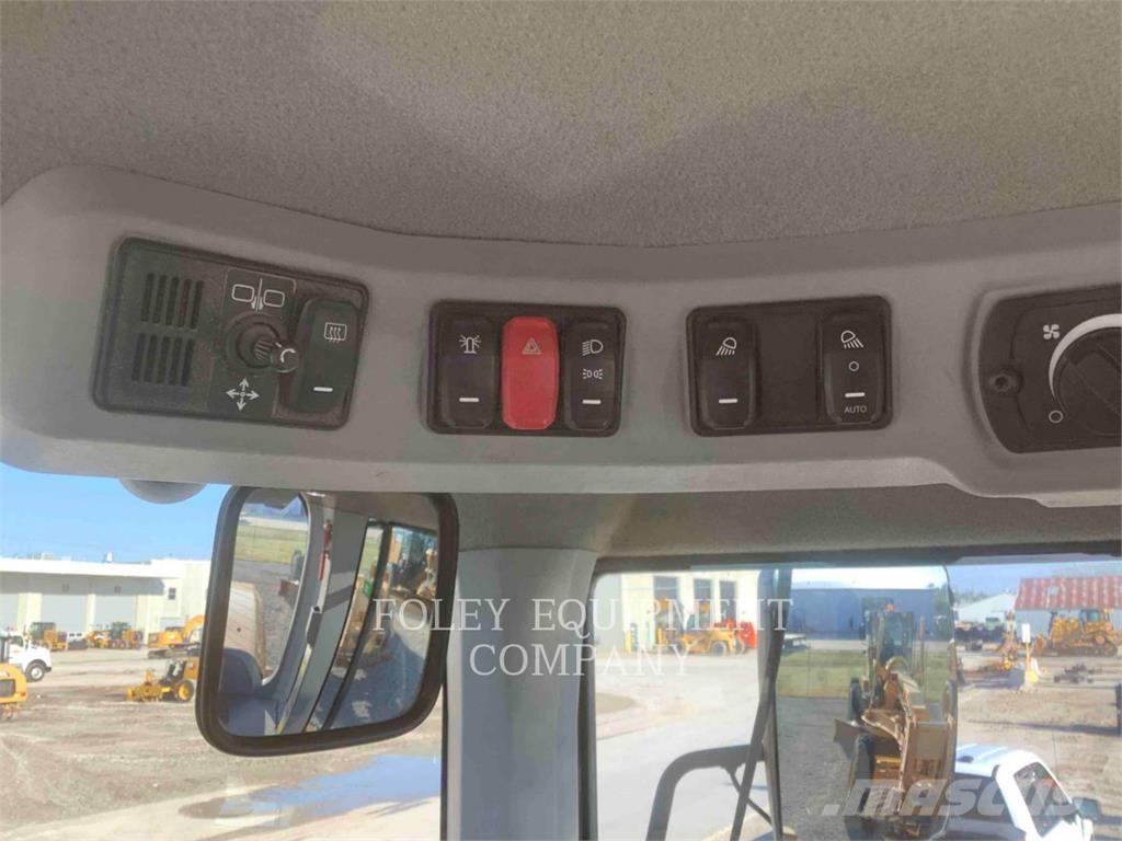 CAT 926M Фронтальные погрузчики