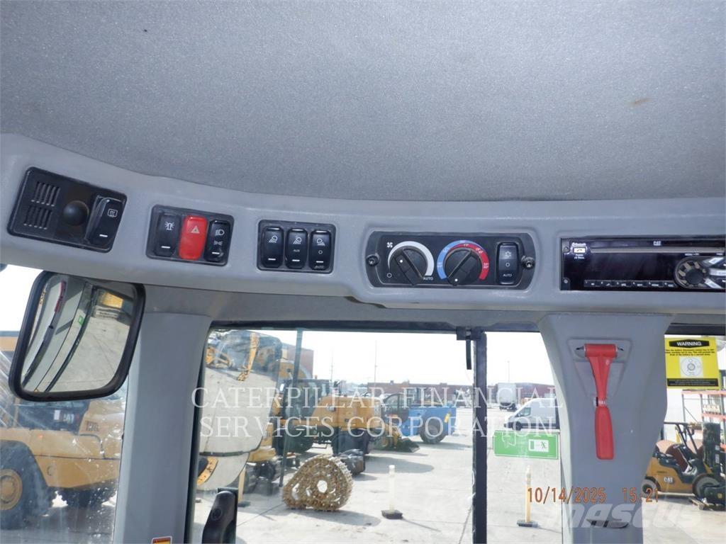 CAT 926M Фронтальные погрузчики