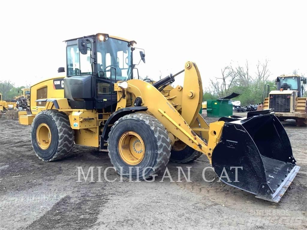 CAT 926M Q Фронтальные погрузчики