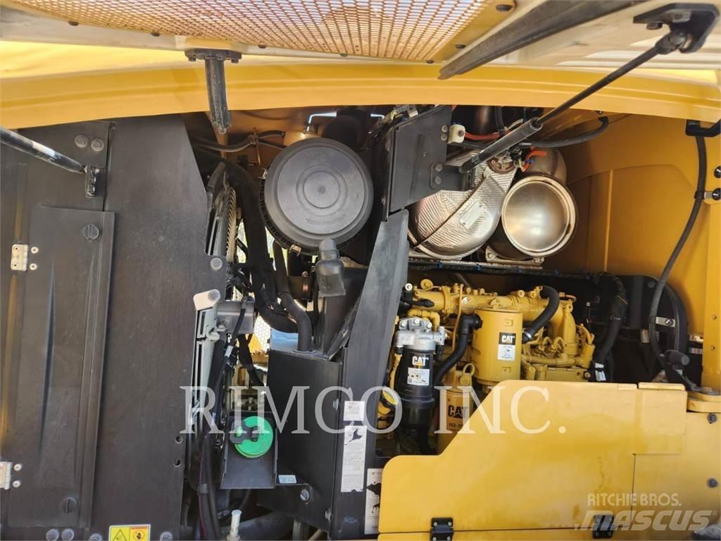 CAT 930 Фронтальные погрузчики