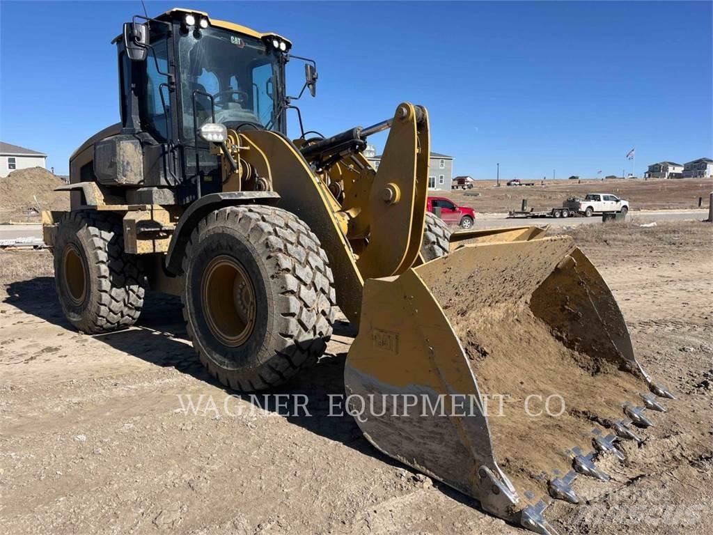 CAT 930 Фронтальные погрузчики