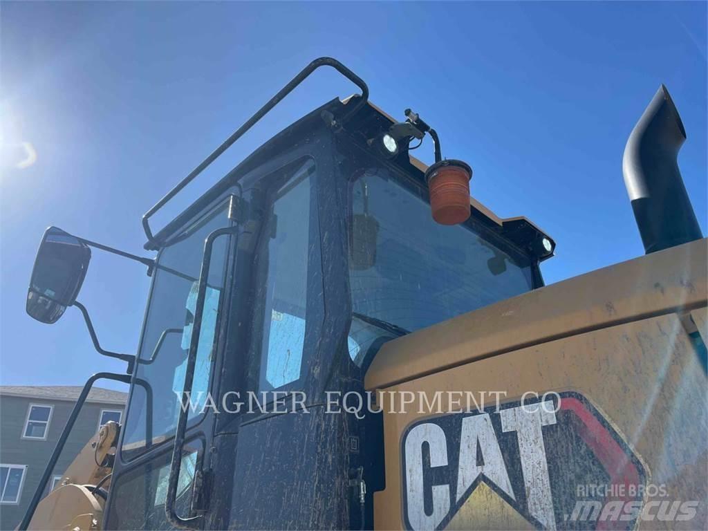 CAT 930 Фронтальные погрузчики