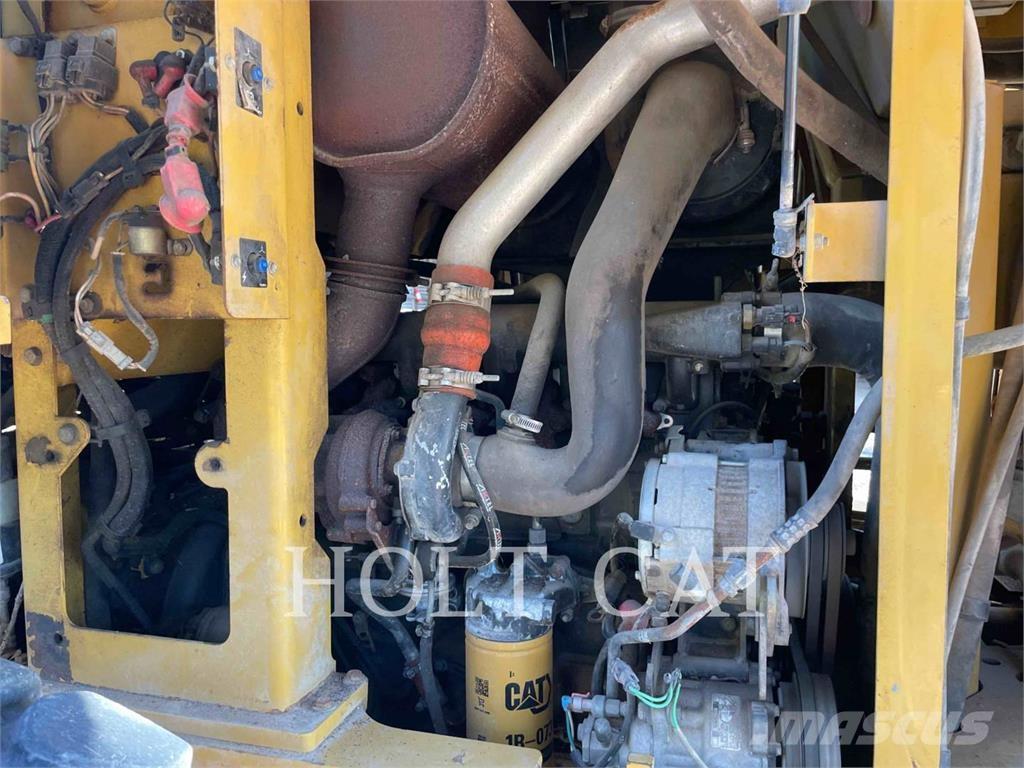 CAT 930G Фронтальные погрузчики