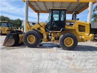 CAT 930M Фронтальные погрузчики
