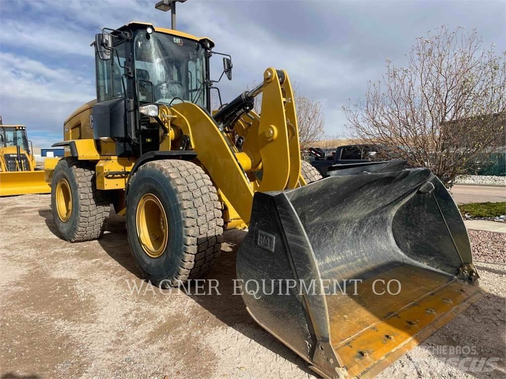 CAT 930M Фронтальные погрузчики