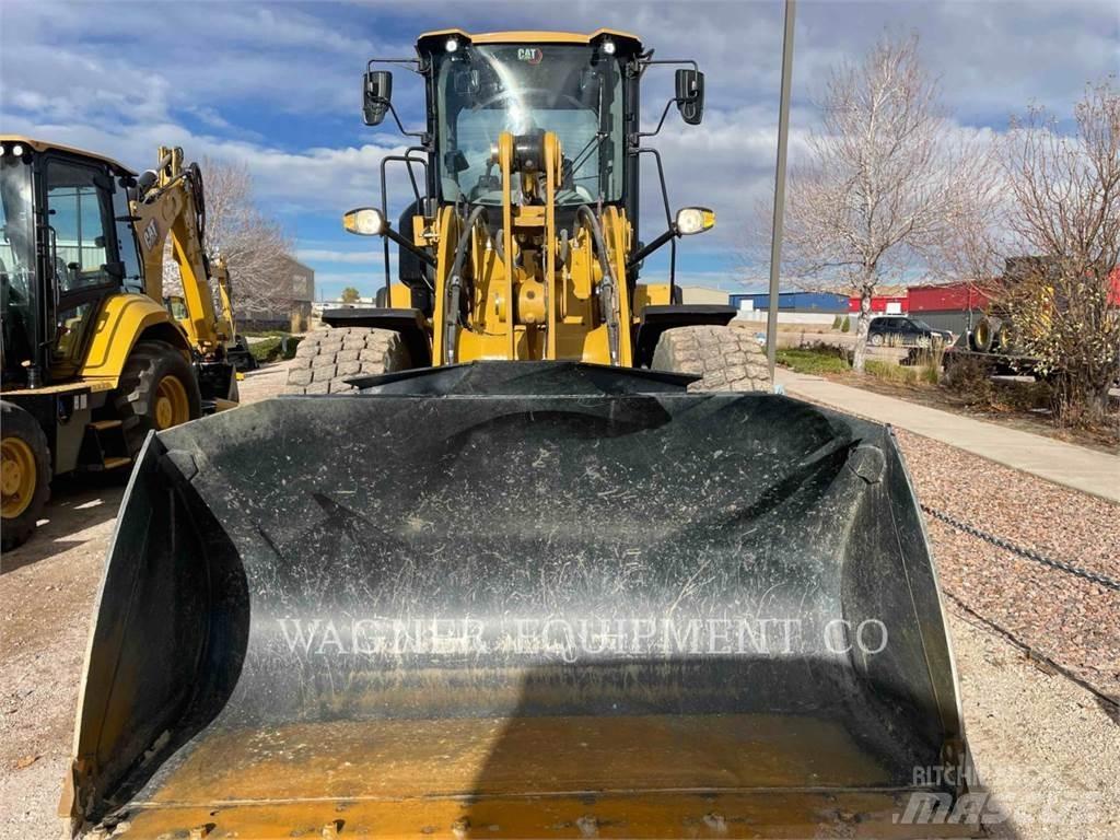 CAT 930M Фронтальные погрузчики
