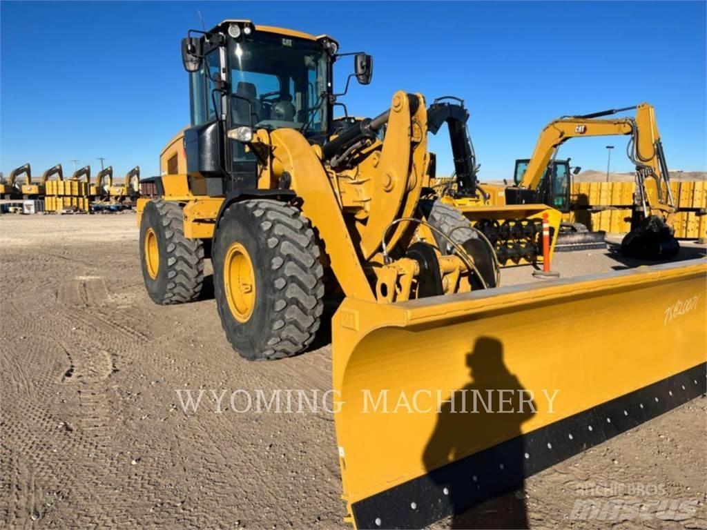 CAT 930M Фронтальные погрузчики