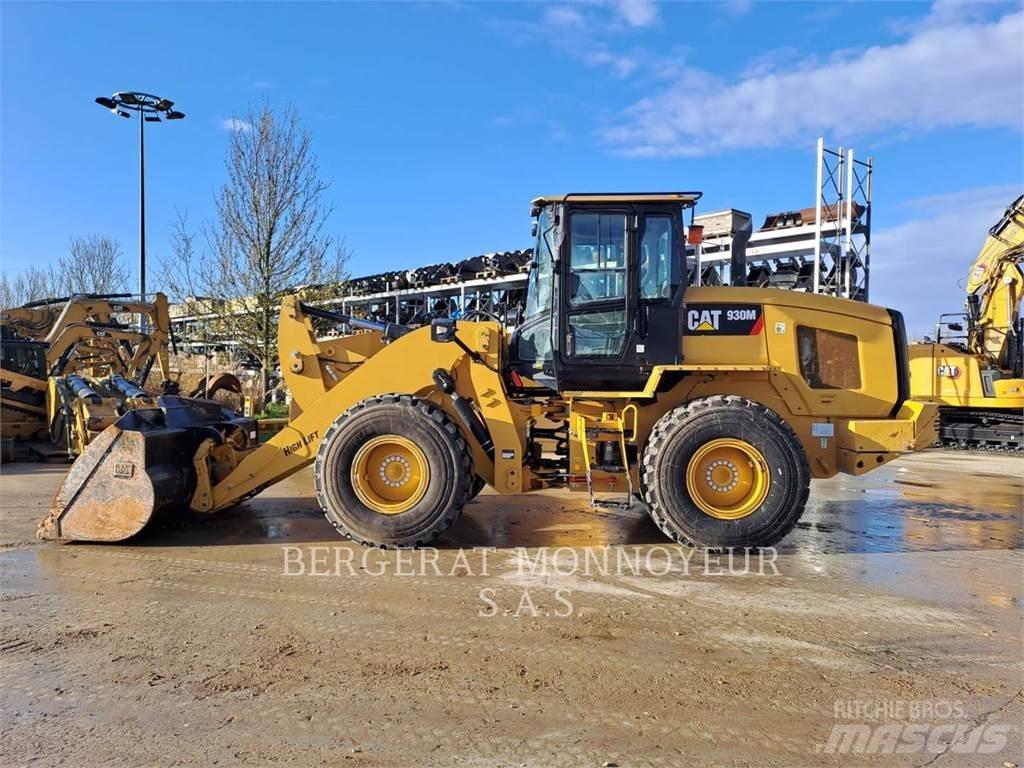 CAT 930M Фронтальные погрузчики