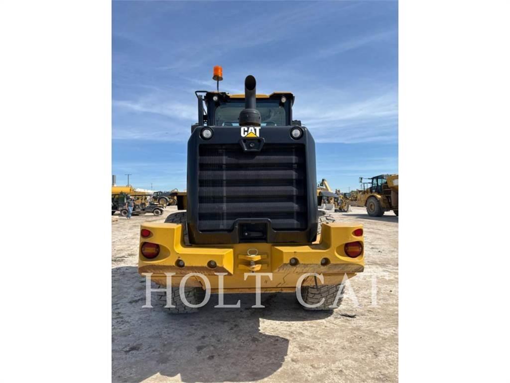 CAT 930M Фронтальные погрузчики