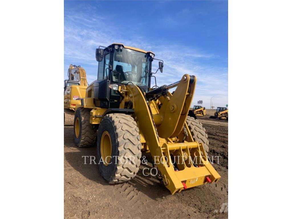 CAT 930M Фронтальные погрузчики