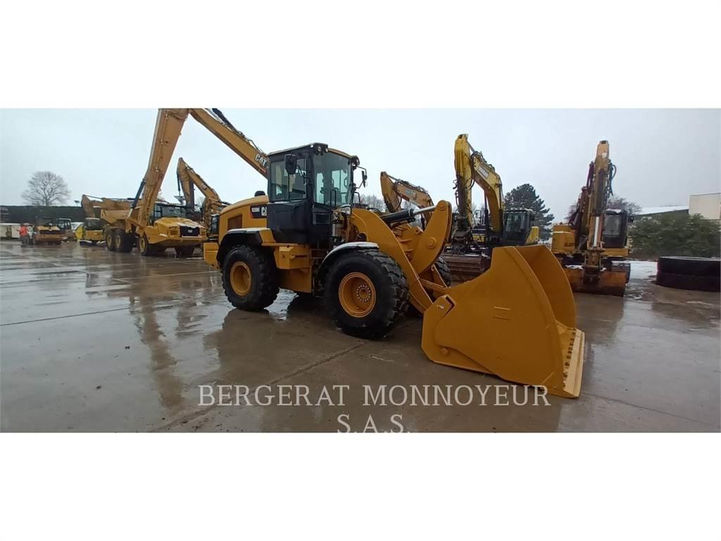 CAT 930M Фронтальные погрузчики