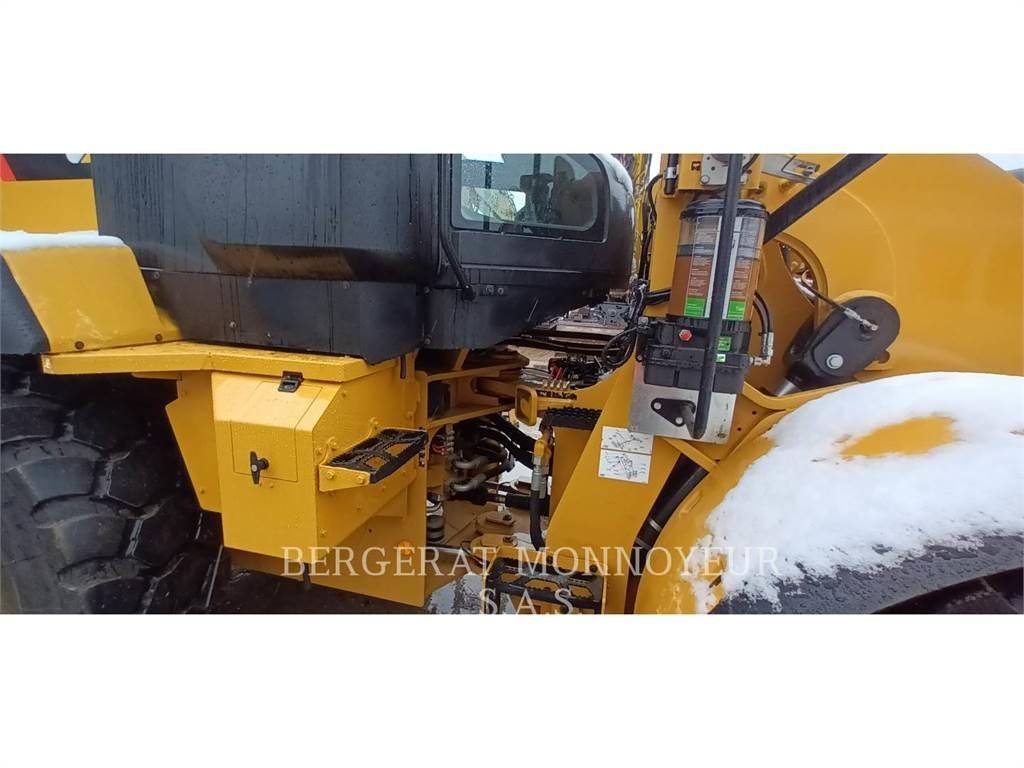 CAT 930M Фронтальные погрузчики