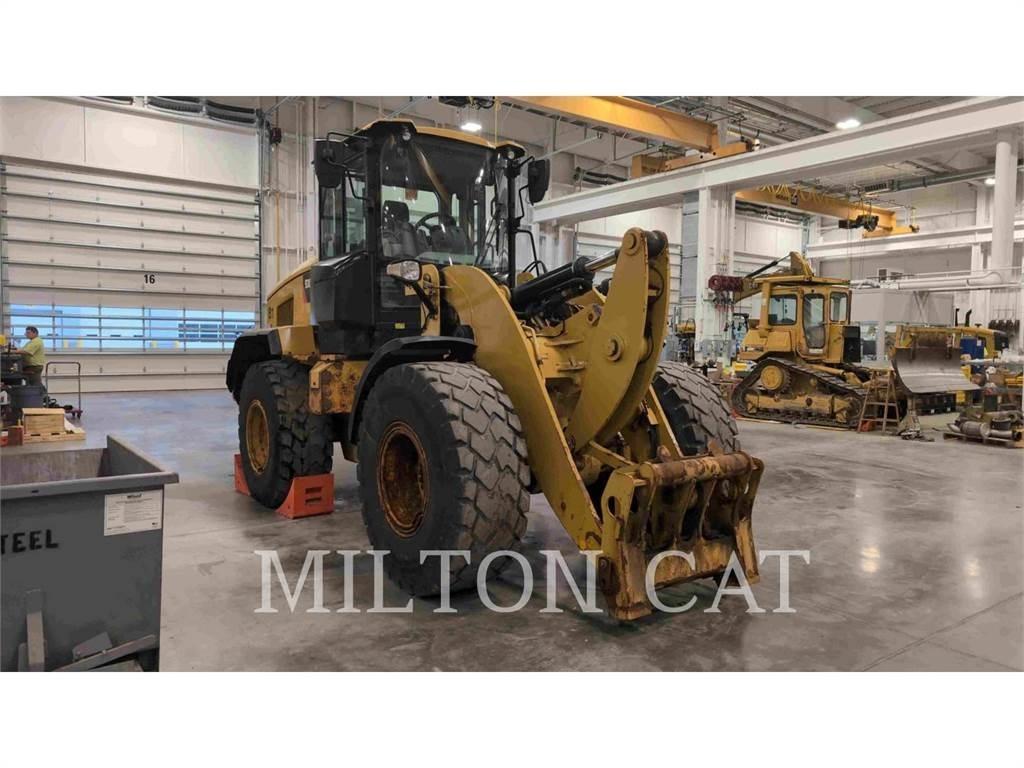 CAT 930M Фронтальные погрузчики