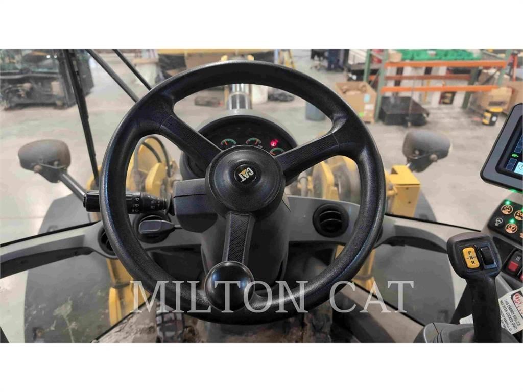CAT 930M Фронтальные погрузчики