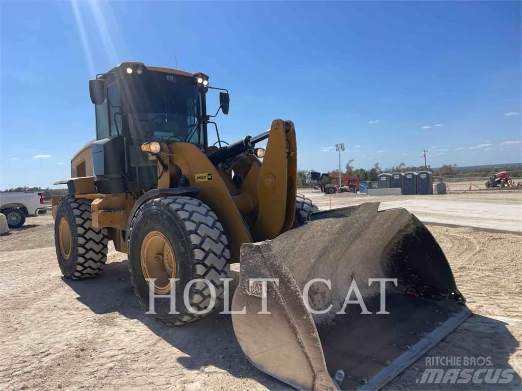 CAT 930M Фронтальные погрузчики