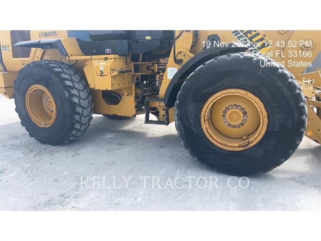 CAT 930M Фронтальные погрузчики