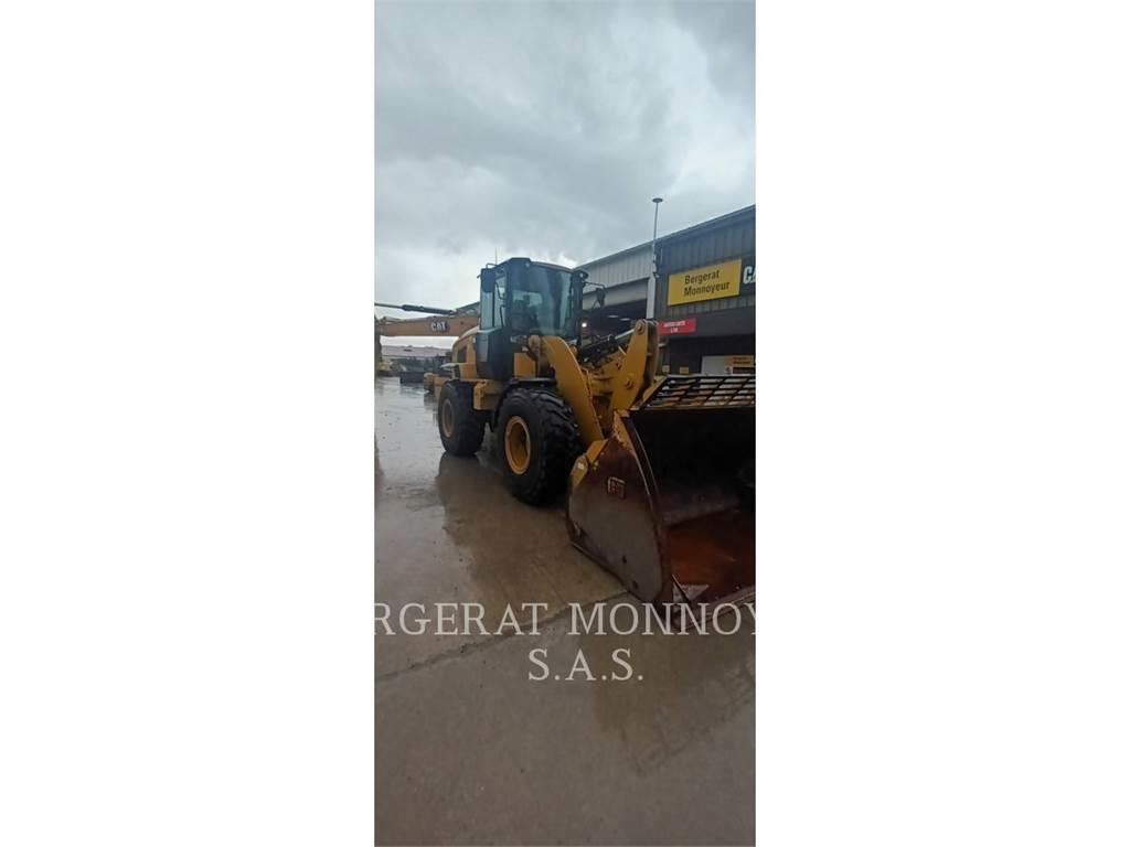 CAT 930M Фронтальные погрузчики