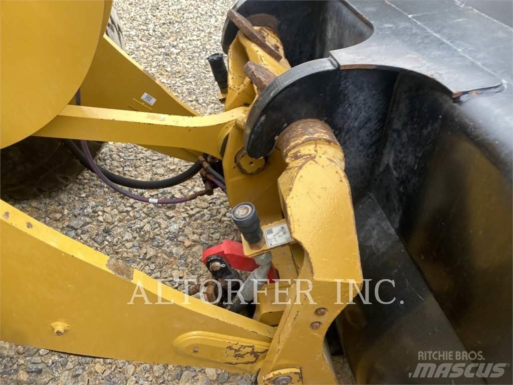 CAT 930M Гусеничные бульдозеры