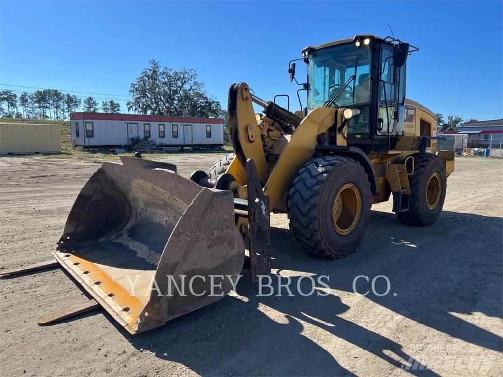 CAT 930M Фронтальные погрузчики