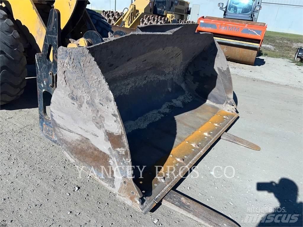 CAT 930M Фронтальные погрузчики