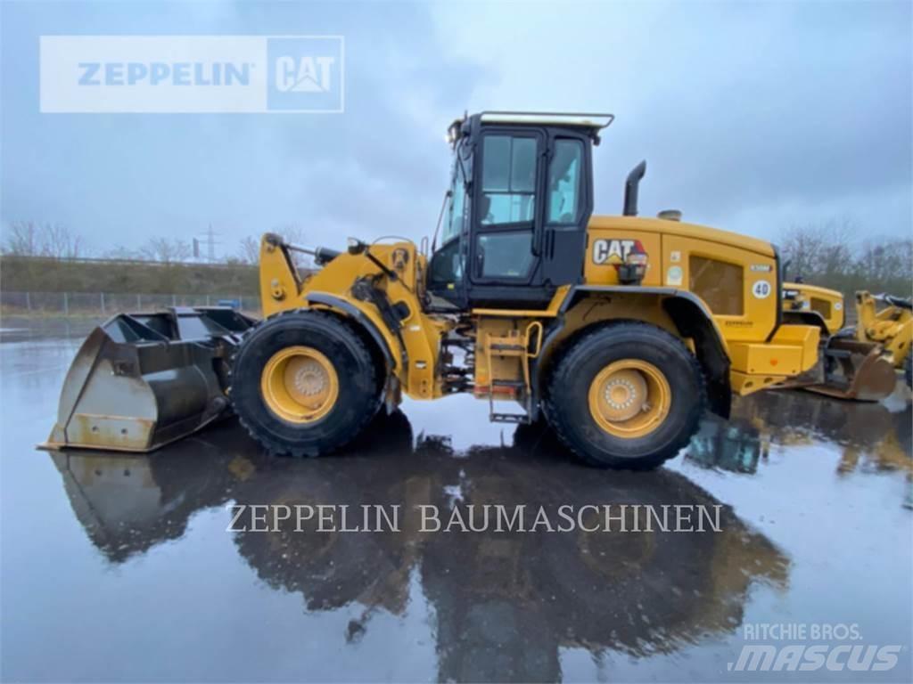 CAT 930M Фронтальные погрузчики