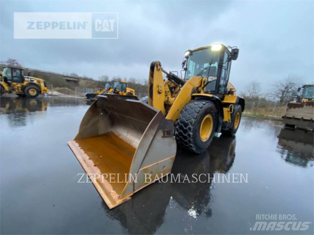 CAT 930M Фронтальные погрузчики