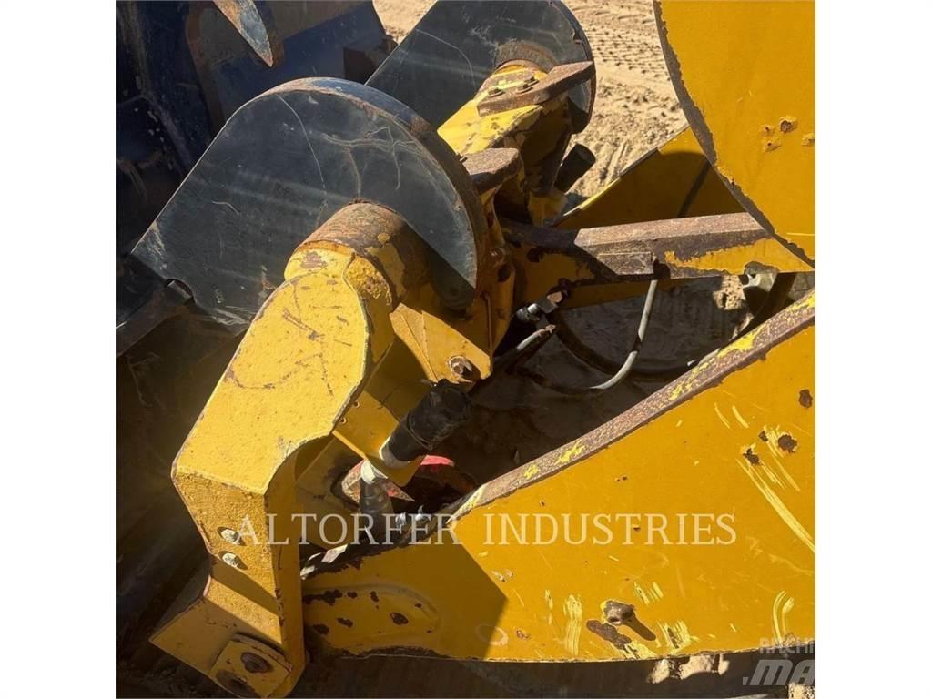CAT 930M Фронтальные погрузчики