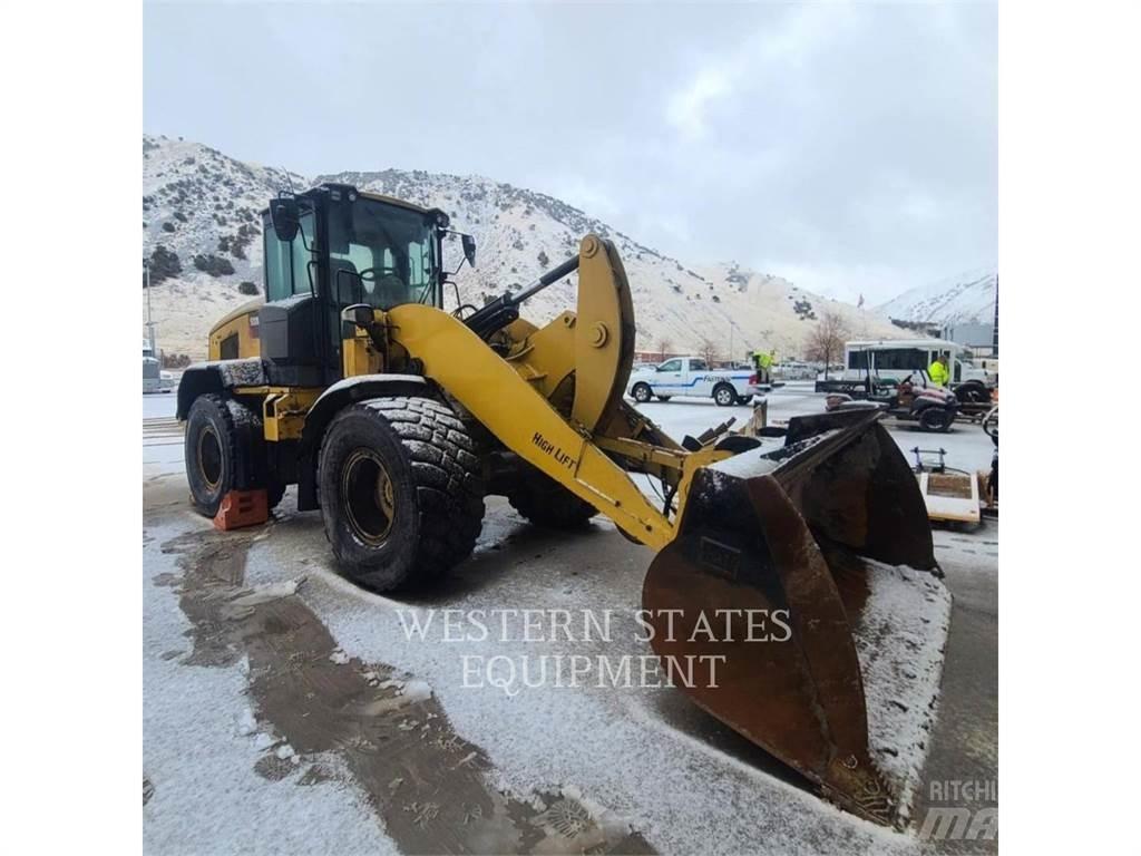 CAT 930M Фронтальные погрузчики