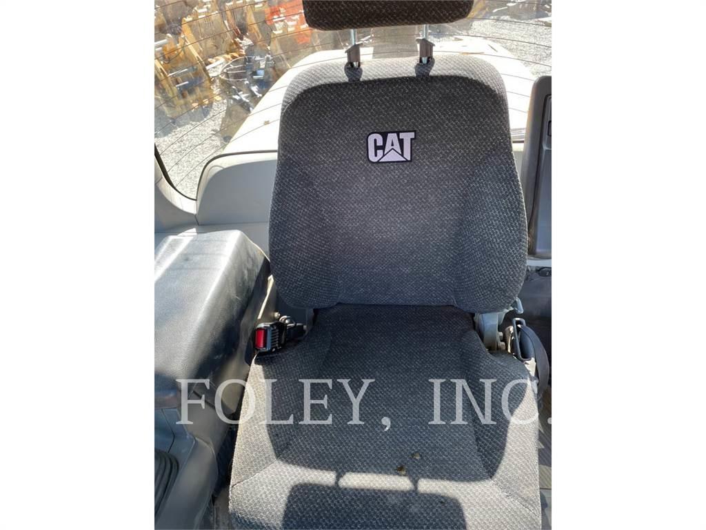 CAT 930M Фронтальные погрузчики
