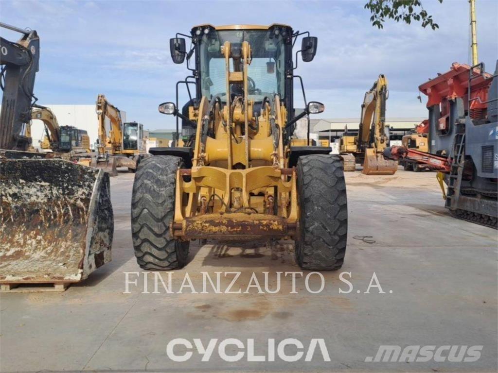 CAT 930M Фронтальные погрузчики