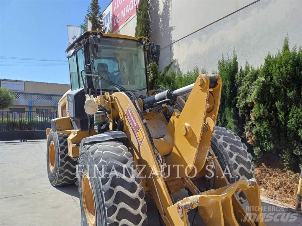 CAT 930M Фронтальные погрузчики