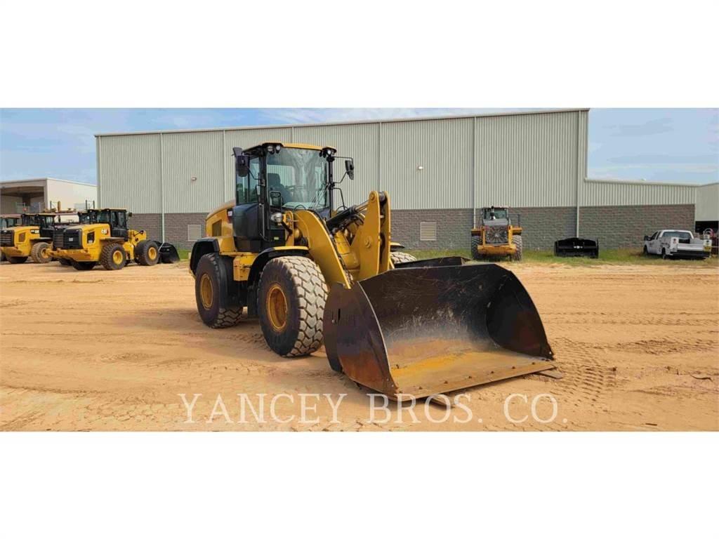 CAT 930M Фронтальные погрузчики