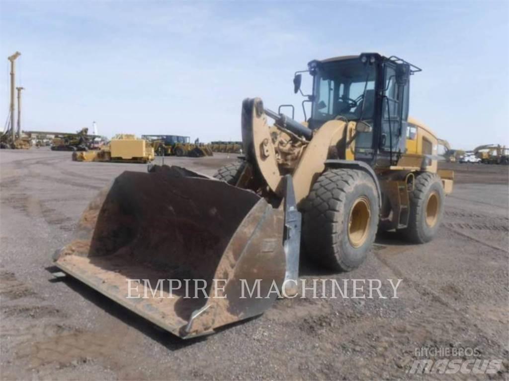 CAT 930M Фронтальные погрузчики