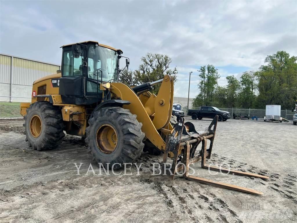 CAT 930M Фронтальные погрузчики