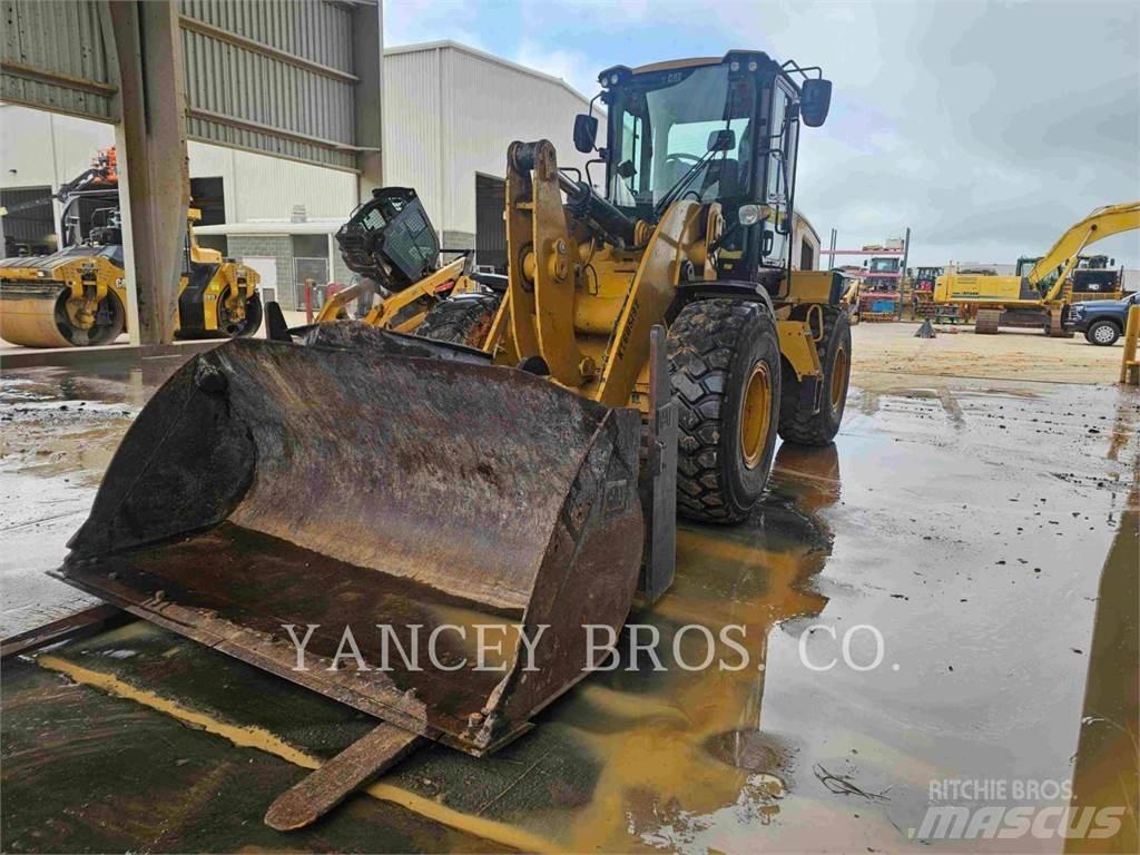 CAT 930M Фронтальные погрузчики