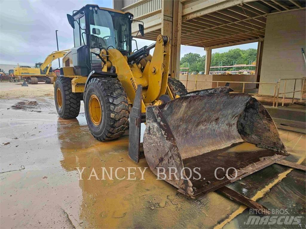 CAT 930M Фронтальные погрузчики