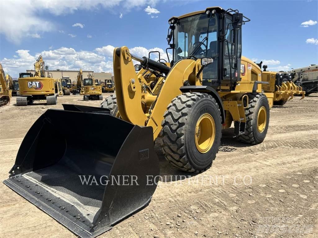 CAT 930M Фронтальные погрузчики