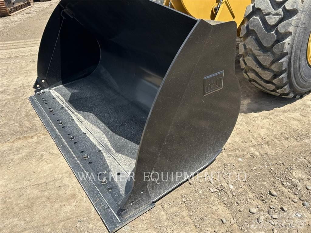 CAT 930M Фронтальные погрузчики